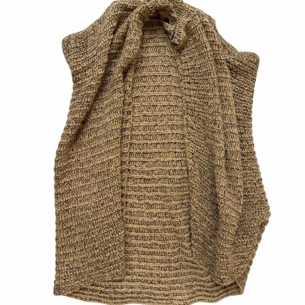 Brown & tan knit cardigan with horizontal ribbed texture